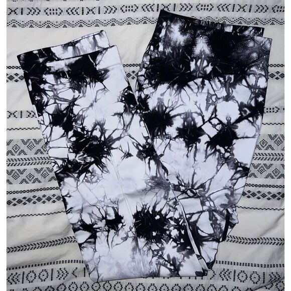 Peach Kristina Seamless capri - Black/White (M/L) - Picture 1 of 2